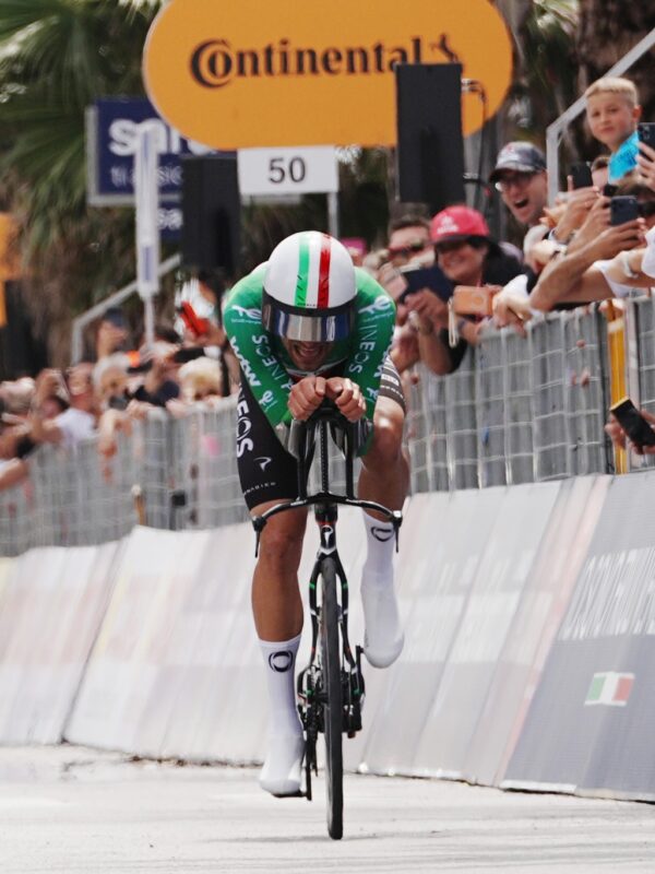 Filippo Ganna zničil konkurenciu dominantným víťazstvom časovky na Giro d’Italia, ružový dres udržal Eulálio