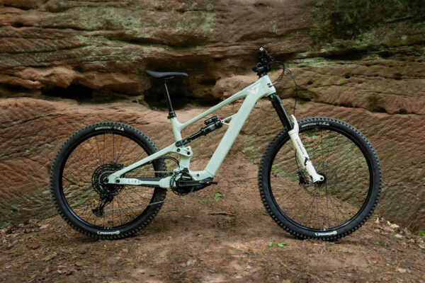 YT predstavilo nový Decoy X. Patrí medzi najdostupnejšie e-biky s motorom Avinox M2S