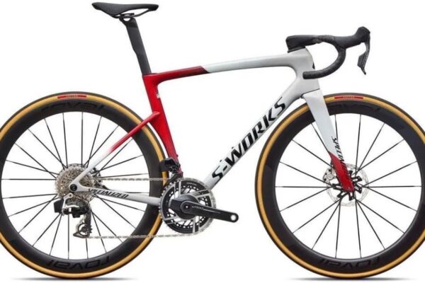 Objavili sa fotky nového modelu Specialized Tarmac SL9. Čo zatiaľ vieme o pripravovanom pretekárskom bicykli?
