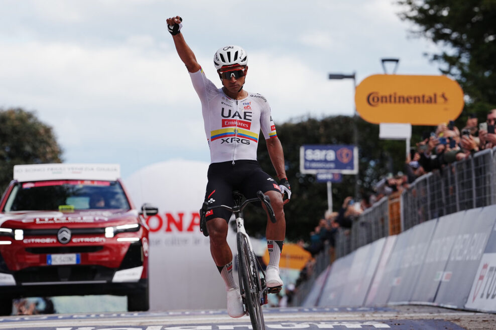 Narv&aacute;ez vyhral už druh&uacute; etapu na&nbsp;Giro d&rsquo;Italia 2026. Do nekonečn&eacute;ho s&uacute;boja o &uacute;nik sa zapojil aj Luk&aacute;&scaron; Kubi&scaron;