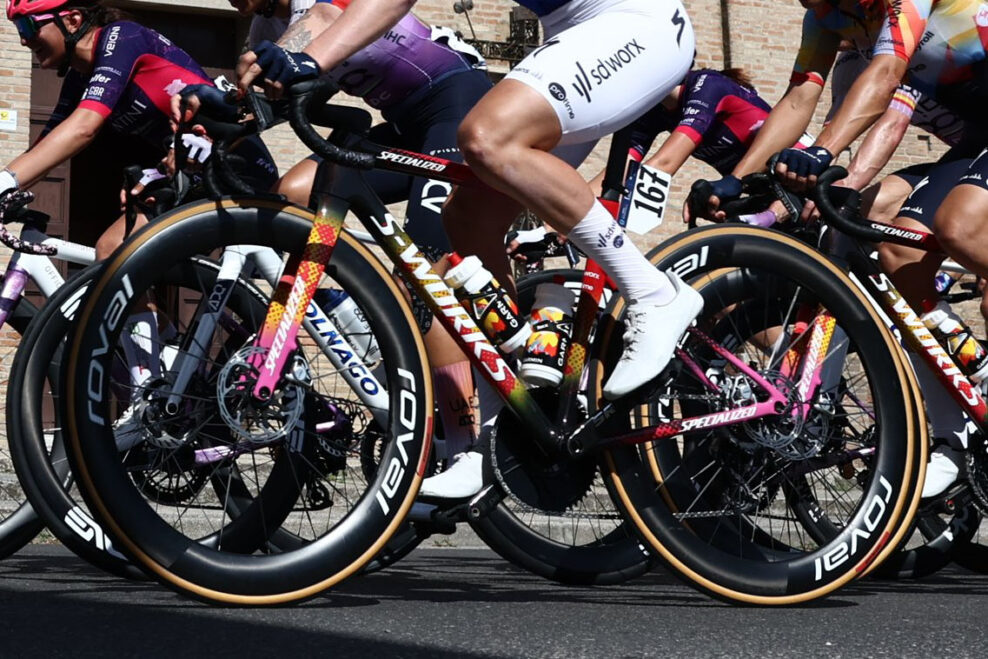 Rozdiel v meraniach hmotnosti bicykla UCI bol 50 gramov. Tím SD Worx reaguje na vylúčenie Wiebes z Giro d’Italia