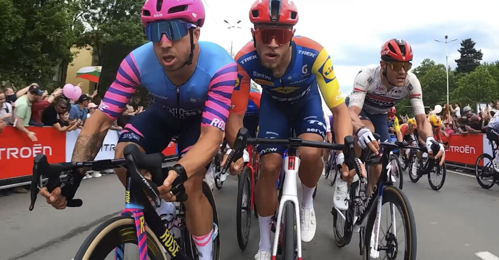  VIDEO | Chaos v pelotóne v šprintérskych etapách na Giro d’Italia 2026 na kamerách tímu Unibet Rose Rockets
