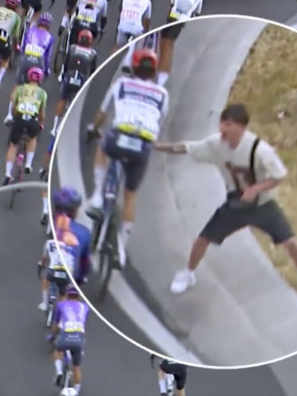  VIDEO | Fanúšikovia na Giro d’Italia nebezpečne zasiahli do pelotónu