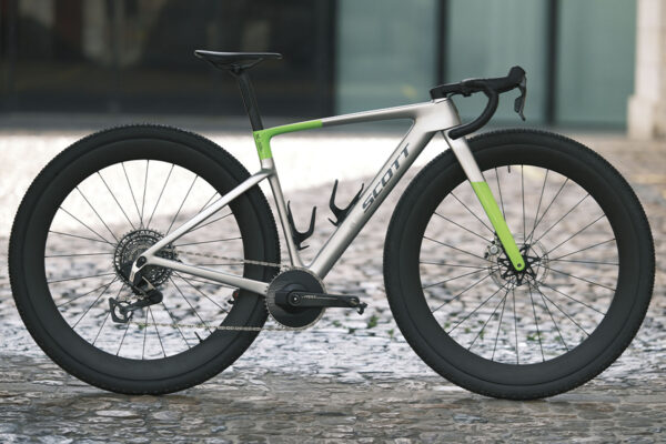 Cameron Jones pôjde preteky Unbound Gravel na prototype bicykla Scott s 32-palcovými kolesami