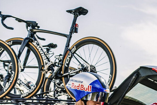 Objavila sa fotka nového Specializedu Tarmac SL9 z tréningového kempu tímu Red Bull-Bora-Hansgrohe