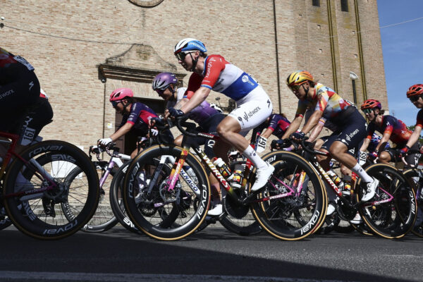 Lorena Wiebes prišla o víťazstvo a diskvalifikovali ju z Giro d’Italia. Jej bicykel vážil o 70 gramov menej ako je limit UCI