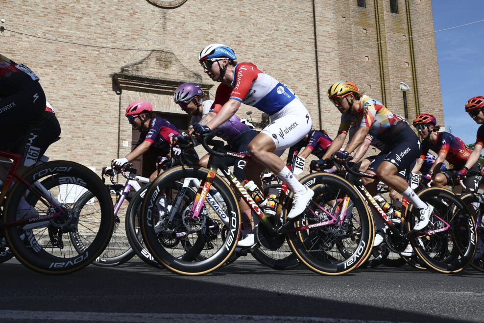 Lorena Wiebes prišla o víťazstvo a diskvalifikovali ju z Giro d’Italia. Jej bicykel vážil o 70 gramov menej ako je limit UCI