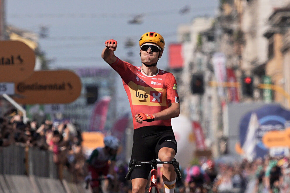 V úniku boli štyri veľmi silné motorky. Dversnes reaguje na kritiku po víťazstve na Giro d’Italia