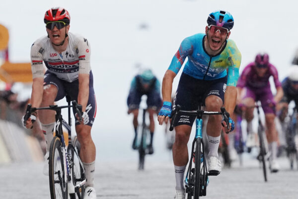 Davide Ballerini sa vyhol hromadnému pádu a v 6. etape Giro d’Italia získal prvé víťazstvo na Grand Tour