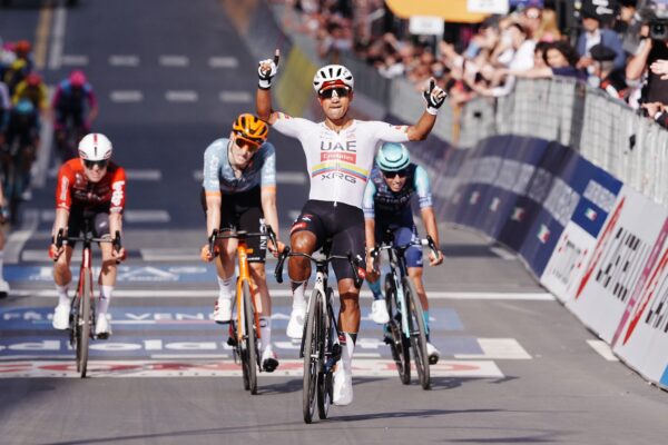 Narváez v 4. etape Giro d’Italia ukončil ťažké dni UAE Emirates-XRG víťazným šprintom