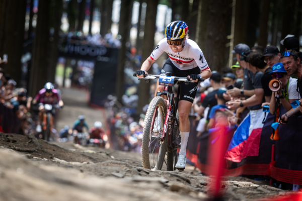 Laura Stigger v Novom Měste vyhrala druhé kolo Svetového pohára v XCO