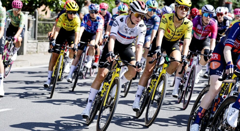 Vikt&oacute;ria Chladoňov&aacute; ide zatiaľ bez časovej straty. Balsamo vyhrala aj tretiu etapu Giro d&rsquo;Italia a naďalej vedie celkov&eacute; poradie