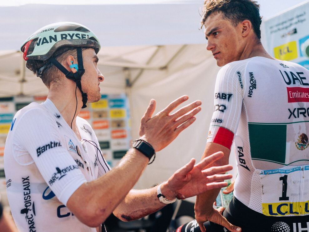 Isaac del Toro ovládol Tour Auvergne-Rhône-Alpes. Paul Seixas v záverečnej etape odstúpil