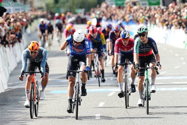 Jasper Philipsen vyhral Copenhagen Sprint po dramatickom závere