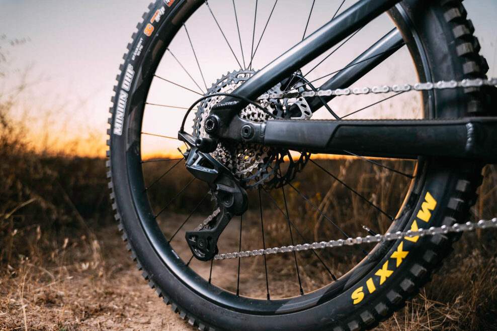 Shimano pokračuje vo vývoji mechanických sád. Značka predstavila modernizované Deore XT