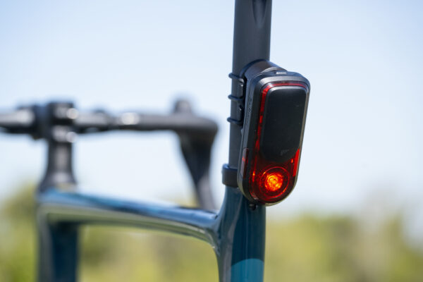TEST | Garmin Varia RearVue 820 je najlepší radar na trhu, no naplno ho využijete len s novšími cyklopočítačmi Garmin
