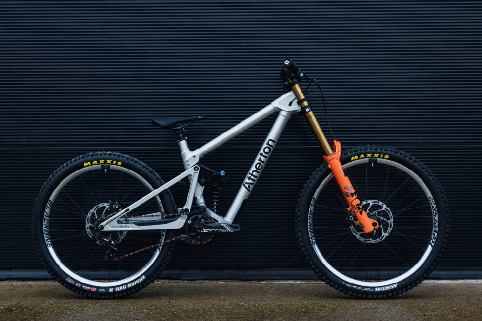 Z&aacute;kazkov&yacute; mullet od Atherton Bikes dokazuje, že 26-palcov&eacute; koles&aacute; e&scaron;te nepovedali posledn&eacute; slovo