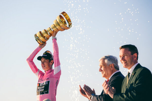 Jonas Vingegaard ovládol Giro d’Italia a zapísal sa do histórie. Teraz sa chystá zaútočiť na Tour de France