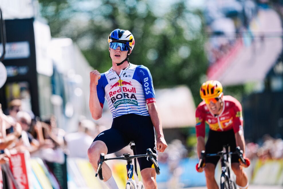 Van Gils ovládol horský dojazd, Tuckwell sa dostal do čela pretekov Tour Auvergne-Rhône-Alpes