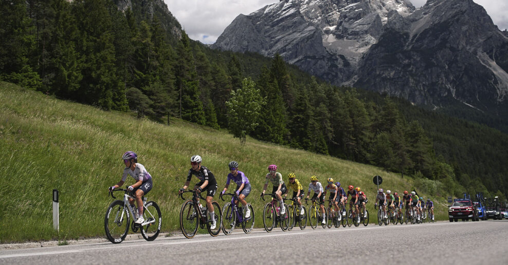 Viktória Chladoňová ide v úniku aj s tímovou líderkou Marion Bunel v horskej piatej etape Giro d’Italia
