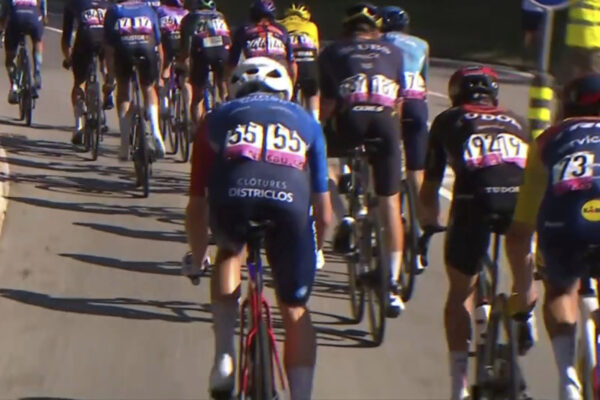 Roman Gregoire dostal od UCI pokutu za porušenie pravidla, ktoré ešte nie je v platnosti