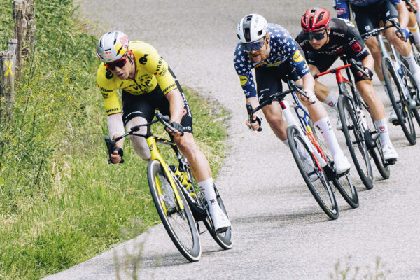 Wout van Aert spadol počas tréningu na časovke. Návrat do pretekov mu poriadne nevyšiel