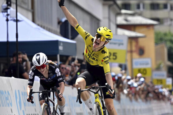 Femke de Vries si pripísala prvé profesionálne víťazstvo v úvodnej etape Okolo Švajčiarska