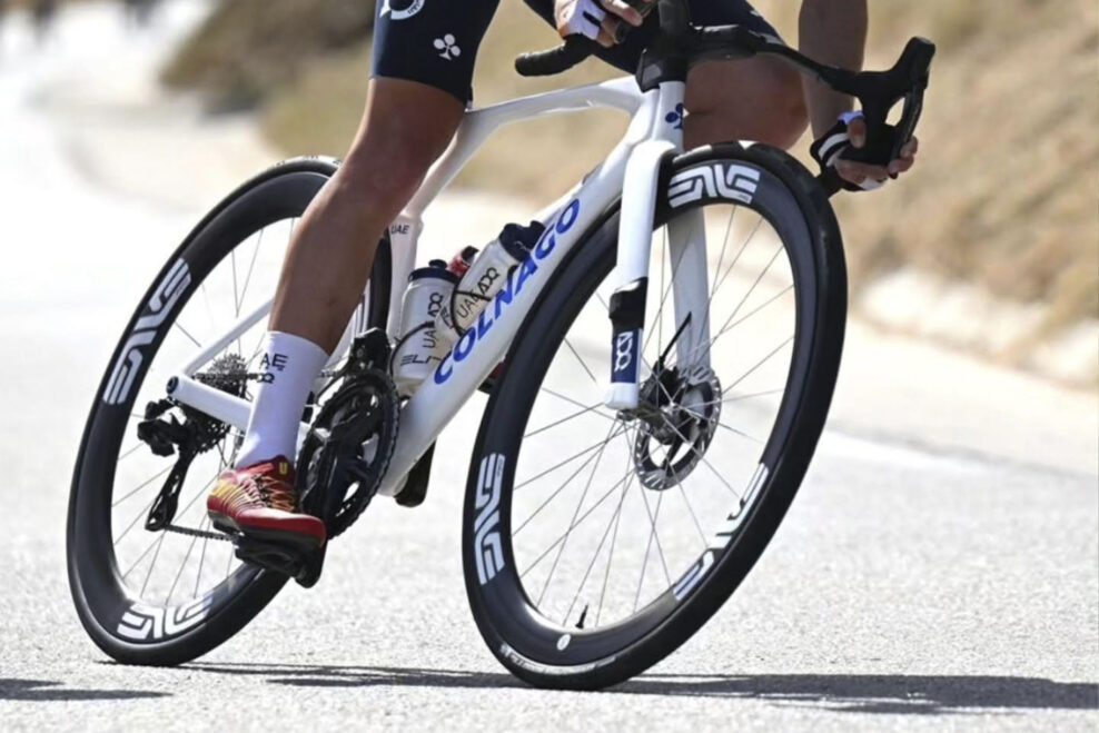 Španielskej cyklistke Paule Blasi ukradli bicykel Colnago Y1Rs. Na ďalší deň vyhrala etapu a stala sa aj celkovou víťazkou Okolo Katalánska