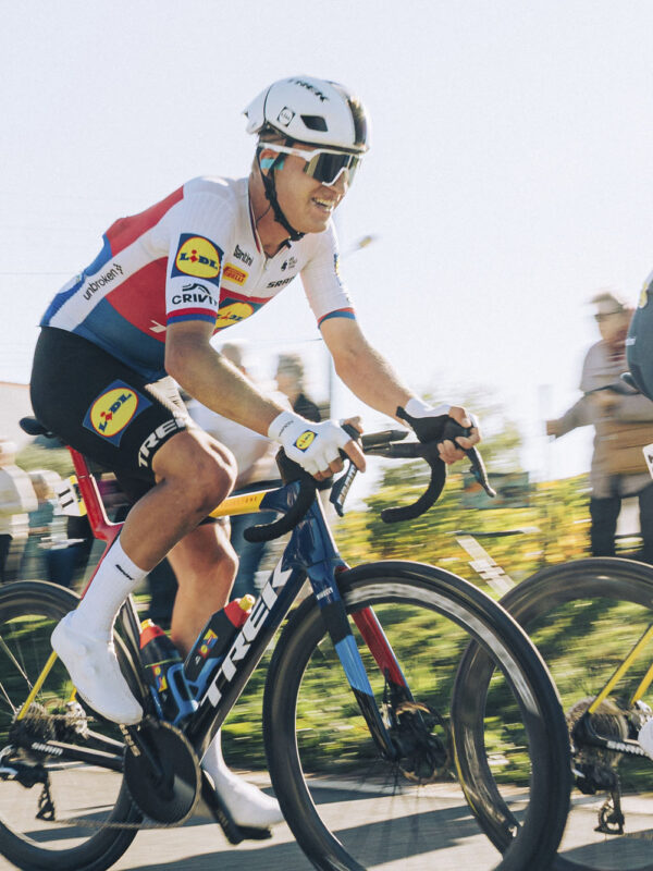 Ako jediný dokázal reagovať na útok Tadeja Pogačara. Čech Mathias Vacek je pred Tour de France v životnej forme