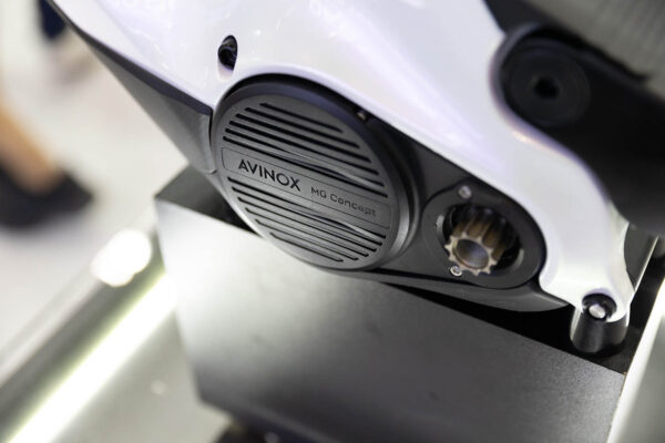 Avinox predstavil prototyp motora s integrovanou prevodovkou