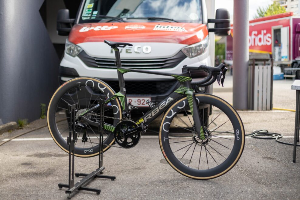 Nov&yacute; prototyp aerodynamick&eacute;ho bicykla Orbea sa objavil na pretekoch Tour Auvergne Rh&ocirc;ne Alpes