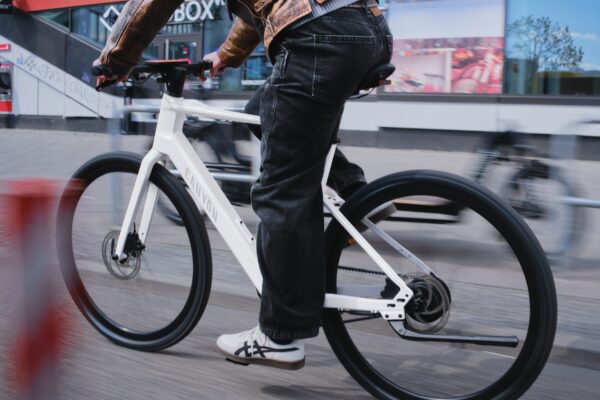 Nový mestský elektrobicykel Canyon Roadlite:ON využíva vôbec prvý nábojový motor Bosch Hub Line