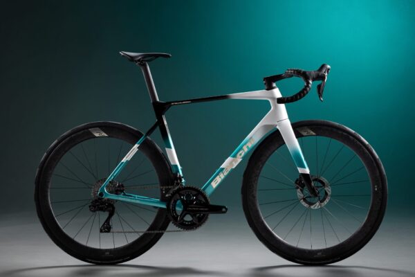Nový Bianchi Specialissima je najľahší cestný bicykel v histórii značky. Zároveň je aj výrazne aerodynamickejší