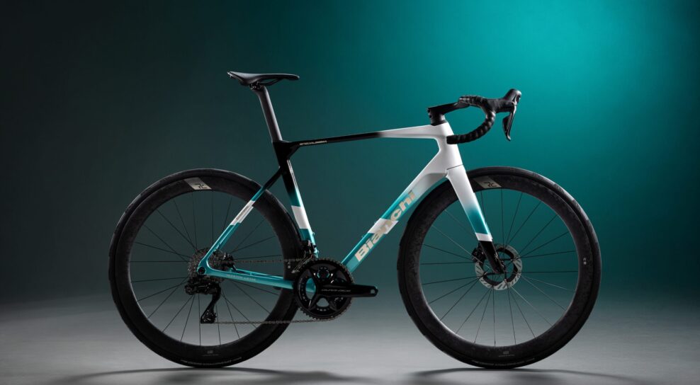 Nov&yacute; Bianchi Specialissima je najľah&scaron;&iacute; cestn&yacute; bicykel v hist&oacute;rii značky. Z&aacute;roveň je aj v&yacute;razne aerodynamickej&scaron;&iacute;