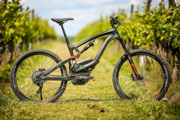 10 rokov evolúcie elektrobicyklov, ktoré navždy zmenili horskú cyklistiku