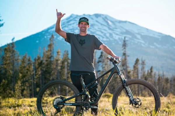 Freeridová legenda Cam McCaul bude jazdiť za Revel Bikes