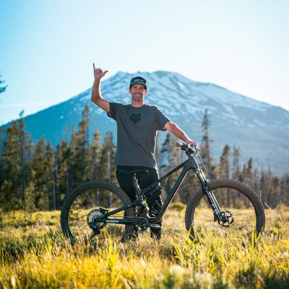 Freeridová legenda Cam McCaul bude jazdiť za Revel Bikes
