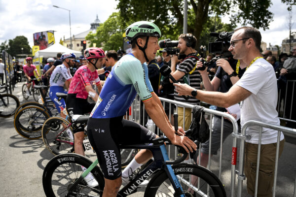 Nočné dopingové kontroly na Tour de France môžu súvisieť s rastovým hormónom. Naesen upozornil na krátke okno na jeho odhalenie
