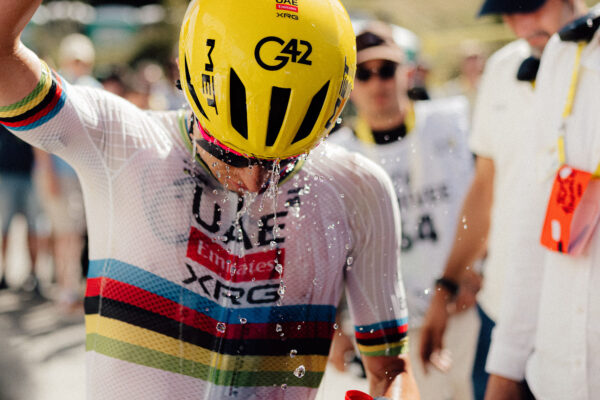 UCI reaguje na extrémne horúčavy na Tour de France. Mení pravidlá, aby ochránila zdravie jazdcov