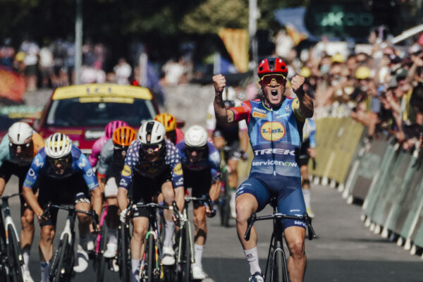 Český majster Mathias Vacek dotiahol Madsa Pedersena k víťazstvu štvrtej etapy Tour de France