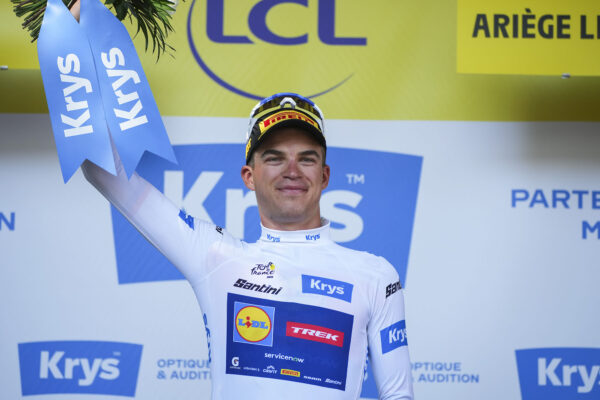 Priebežné výsledky Tour de France 2026: Træen ide do žltého dresu, Pedersen do zeleného a Vacek vedie súťaž do 26 rokov