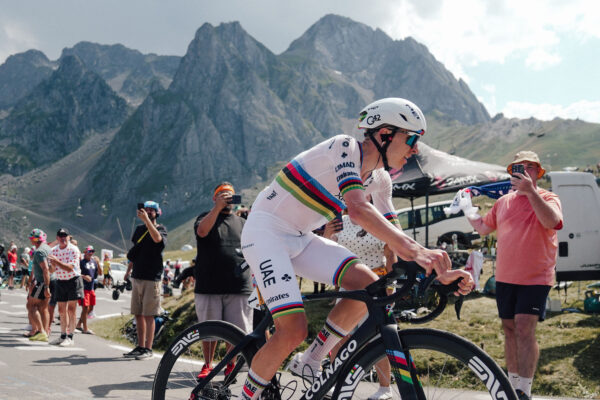 Tadej Pogačar bol rýchlejší ako Vingegaard v stúpaní aj zjazde z Tourmaletu. Na Tour de France ide opäť do žltého dresu