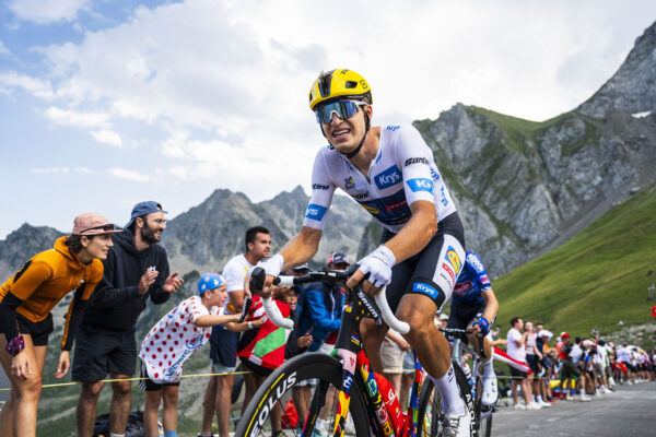 Čo zjedia cyklisti počas najdlhšej etapy Tour de France? Za deň prijmú viac ako 1200 gramov sacharidov