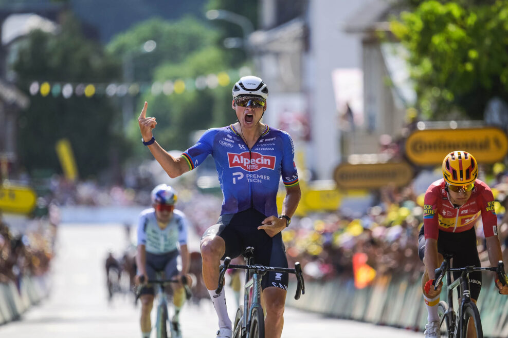 Mathieu van der Poel vyhral po takmer 100 kilometroch v &uacute;niku deviatu etapu Tour de France