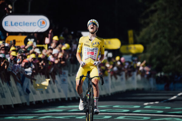 Tadej Pogačar opäť zničil súperov na Tour de France. V desiatej etape dosiahol už tretie víťazstvo