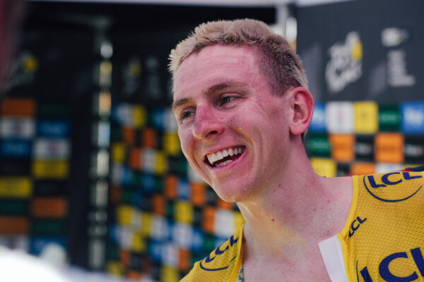 „Vám všetkým, ktorí ste bučali – dáva nám to iba viac sily,“ odkázal Tadej Pogačar po víťazstve na Tour de France