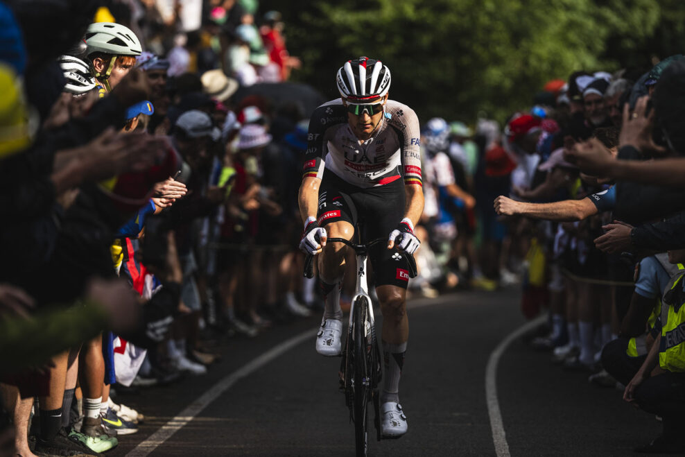 Vyčerpan&yacute; Wellens unikol vyl&uacute;čeniu z Tour de France o dve min&uacute;ty, manaž&eacute;r UAE poprel jeho chorobu