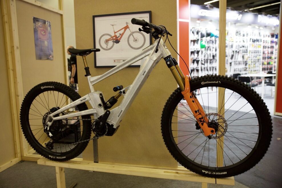 Orange ukázal prototyp e-biku Patriot s motorom Avinox aj 32-palcový koncept Clockwork