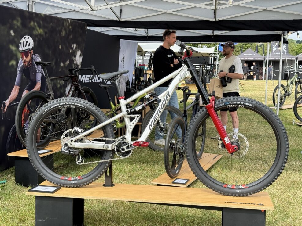 Prv&yacute; zjazdov&yacute; bicykel Meridy po viac ako desaťroč&iacute; vznikol spojen&iacute;m dvoch modelov