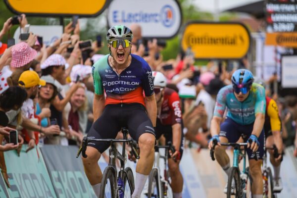 Olav Kooij si pripísal premiérové víťazstvo na Tour de France v prvom hromadnom šprinte tohto ročníka
